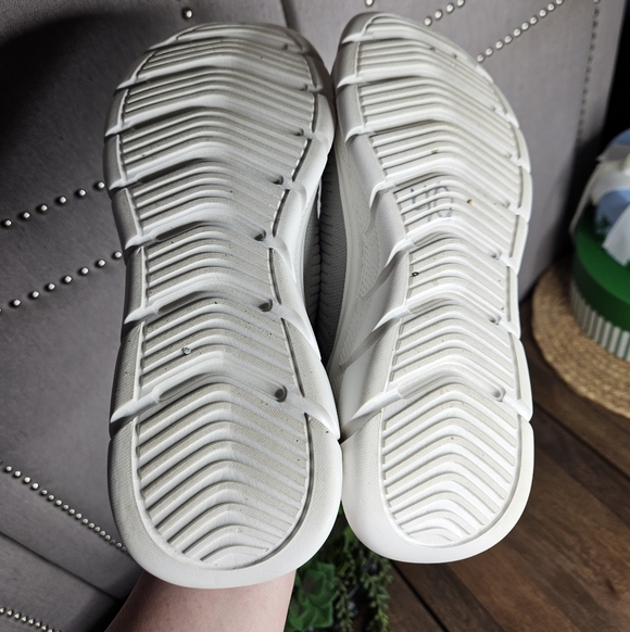 Skechers Hands Free Swift Fit Slip On Sneakers - Picture 10 of 12